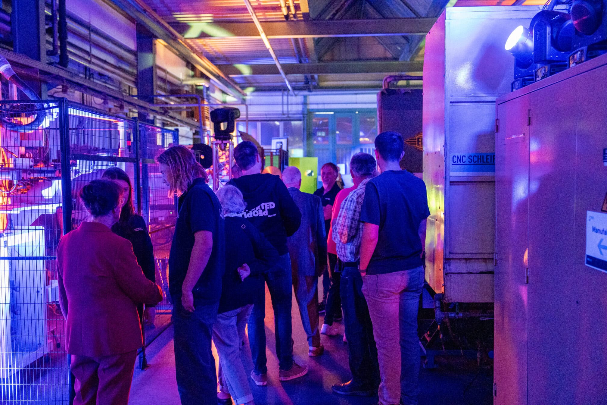 Einblicke in die Werkzeug-Herstellung: König führte Werksführungen in der Produktion durch.