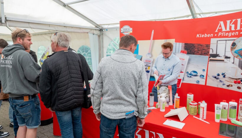 Akemi-Hausmessestand: Zahlreiche Partnerfirmen präsentierten sich mit eigenen Ständen , Live-Demos und Produktvorführungen.