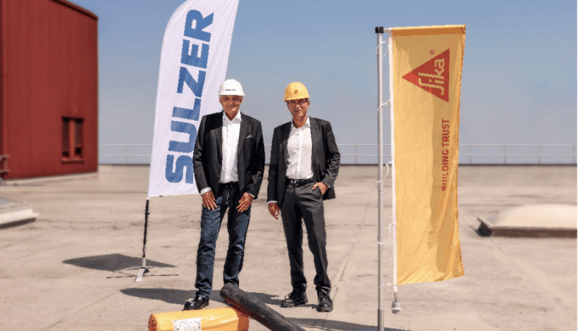Die Joint-Venture-Initianten Michael Schüepp, Head of Ventures Sulzer, und Ivo Schädler, Head of Construction Sika. Beide Unternehmen freuen sich darauf, gemeinsam die Transformation der Bauindustrie zu mehr Nachhaltigkeit voranzutreiben. Foto: Sika