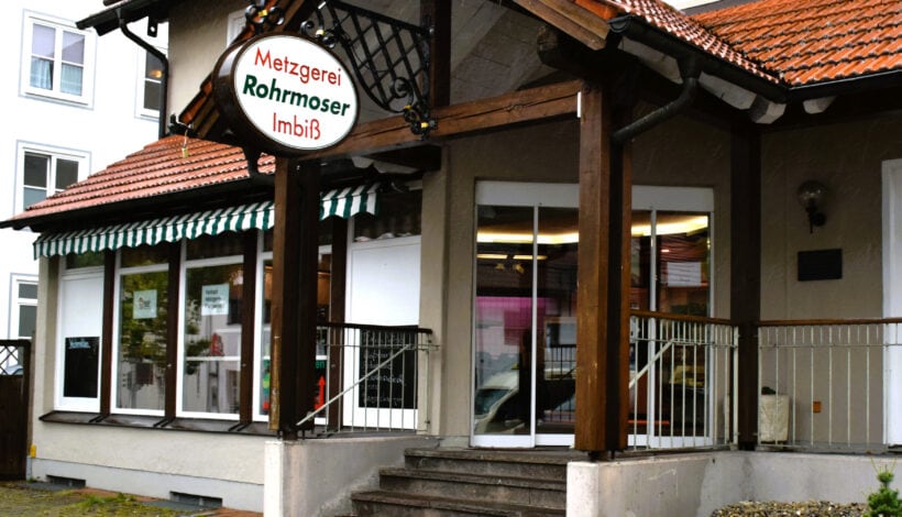 Frisch renoviert nach der Übernahme: Ein modernes Ladenlokal, in dem Metzgereiwaren aus eigener Herstellung angeboten werden. Fotos: StoCretec GmbH