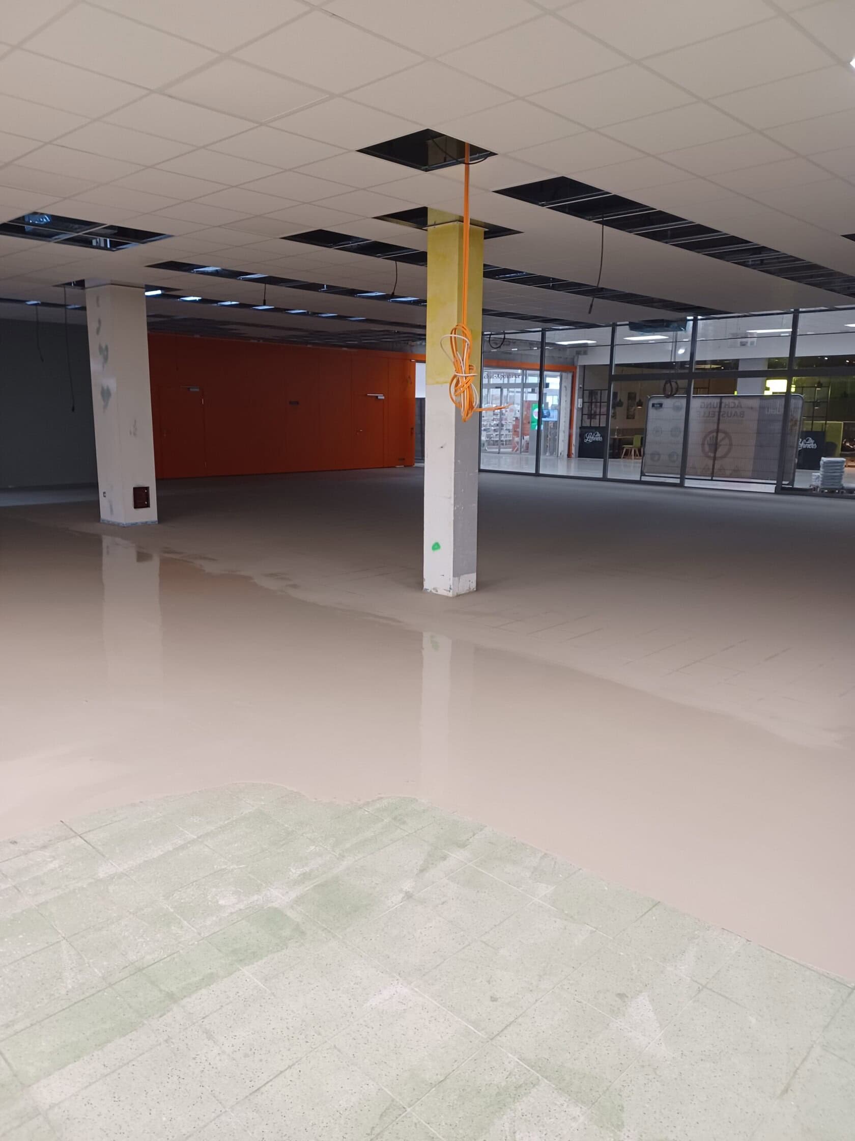 Nivellierspachtel auf CSA-Basis zeigen gute Verlaufseigenschaften