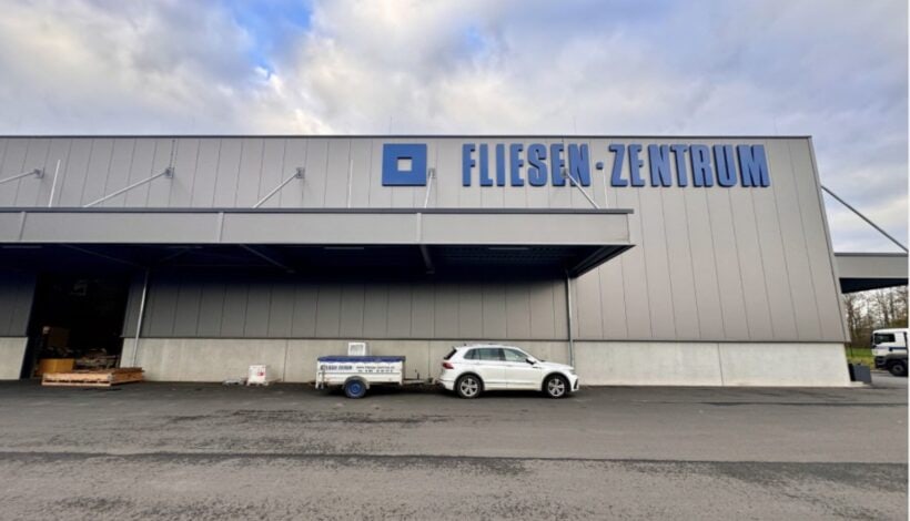 Blick auf das neue Logistik-Zentrum des Fliesen-Zentrums in Föhren. Foto: Redaktion