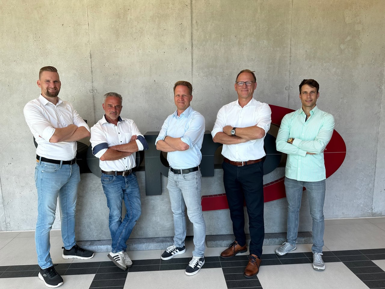 Sopro Anwendungstechnik und Objektberatung. Vlnr. Jochen Henrich, Patrick Altenhofen, Björn Rosenau, Mario Sommer, Oliver Beege
