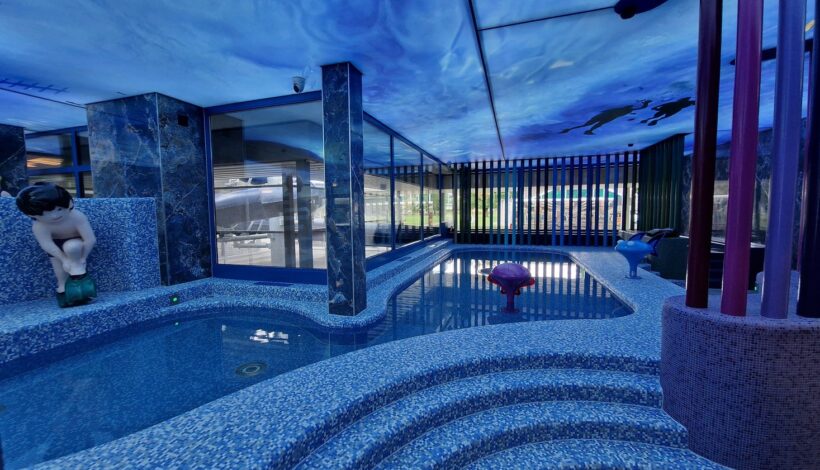 Inspiriert von der bekannten Schweizer Kinderbuchfigur Papa Moll, wurde die Papa-Moll Wasserwelt nach den Wünschen der Gäste erweitert und bietet nun noch mehr Spiel, Spaß und Action für kleine und große Badefreunde.