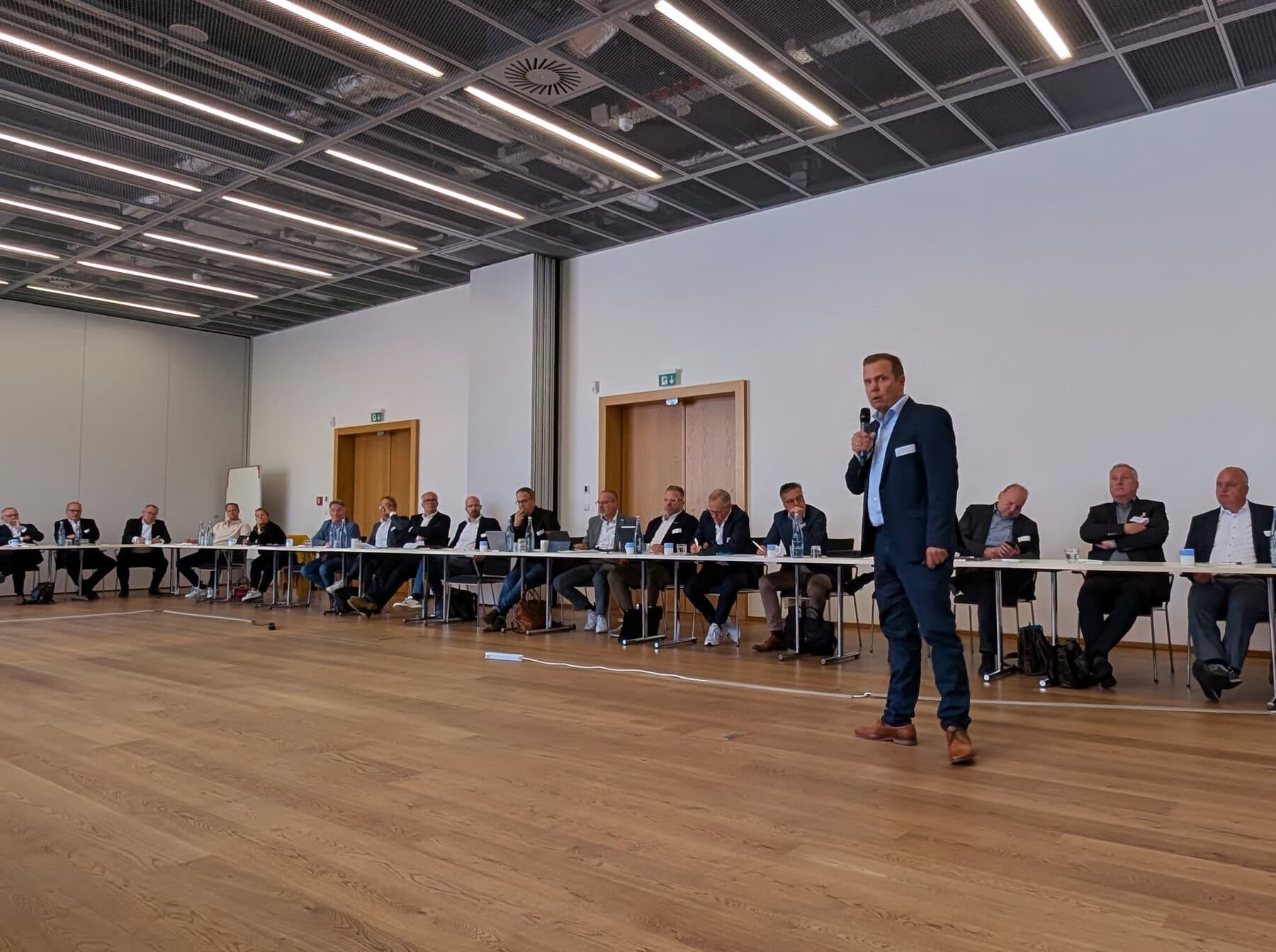 Begrüßte und informierte die Anwesenden über die Ardex-Gruppe: Ardex-Geschäftsführer Dr. Markus Stolper (Foto: Michael Spohr / Redaktion)