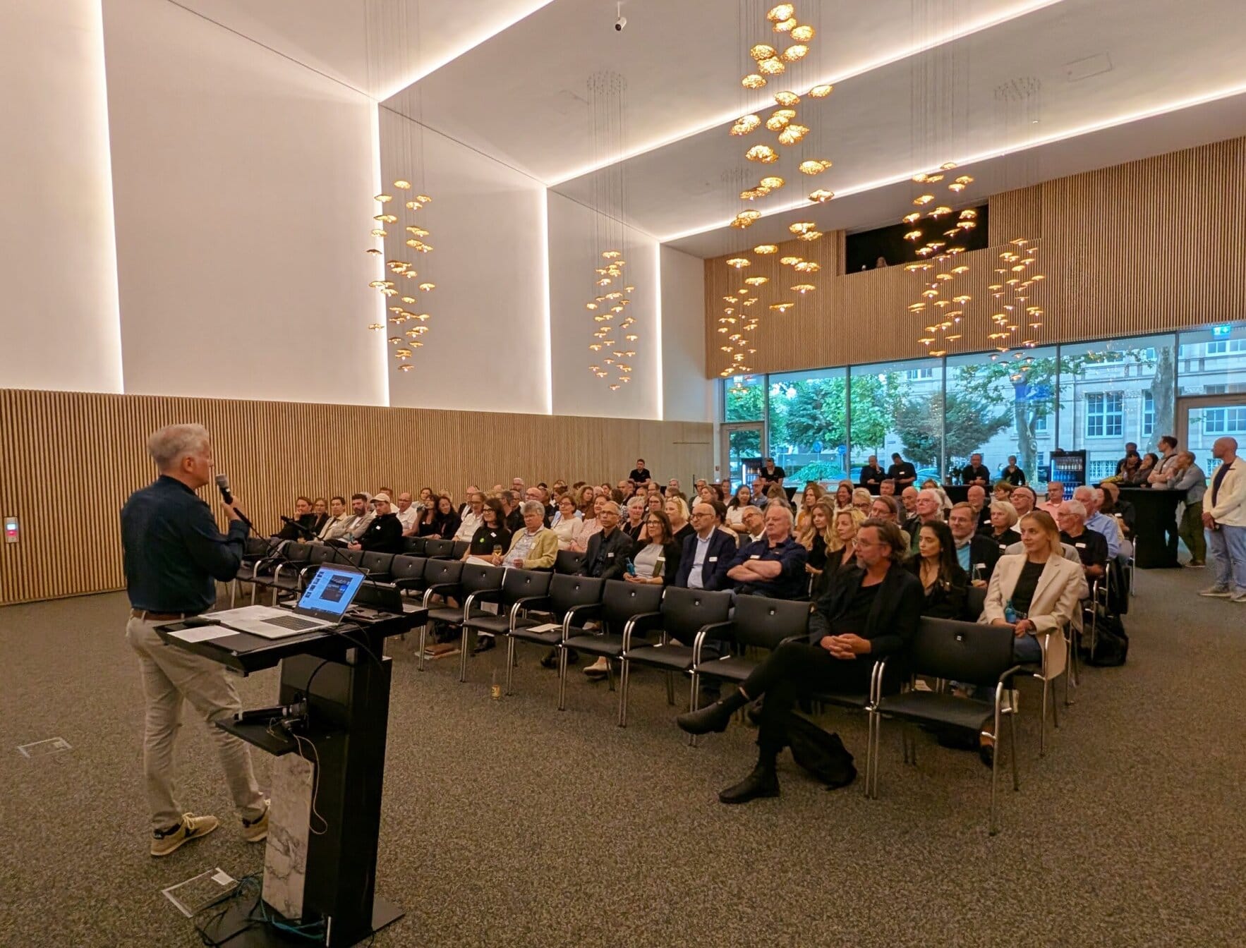 Begrüßte die Teilnehmer zur Veranstaltung und hielt auch selbst einen Impulsvortrag: Dallmer-Architektenberater Ralph Wagner (Foto: Michael Spohr/ Redaktion)