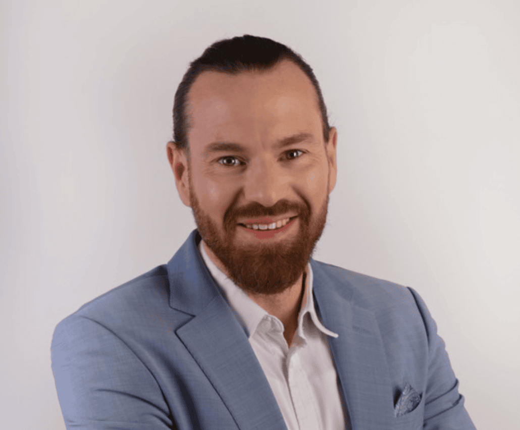 Fliesenlegermeister Lukas Lukuc verstärkt das Außendienstteam in Nord-NRW. (Foto: Lukuc)