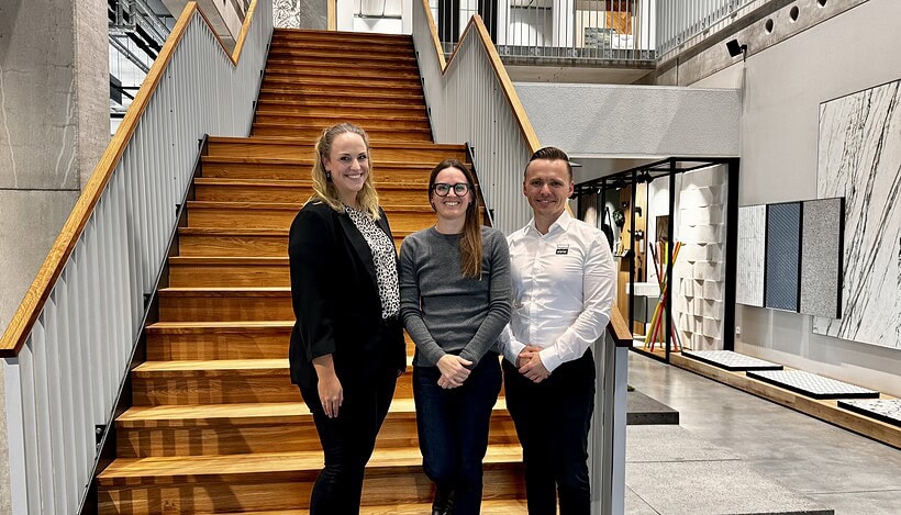 Freuen sich über eine gelungene neue Ausstellung in Mannheim (v.l.n.r.): Carina Herzog (Produktmanagerin Fliese/Sanitär), Nina Schieck (Geschäftsführerin), und Alexander Zitzer (Vertriebsleiter). Alle Fotos: Redaktion