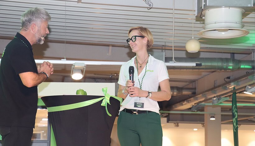 Anke Fink-Stauf, geschäftsführende Gesellschafterin, im Gespräch mit WDR-Moderator Johannes Simon