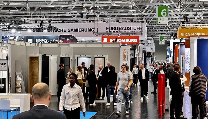 Das Forum der Eurobaustoff wird in allen Bereichen immer professioneller. Die Stände der Aussteller sind inzwischen wie bei normalen Fachmessen was Konzept und Größe angeht.