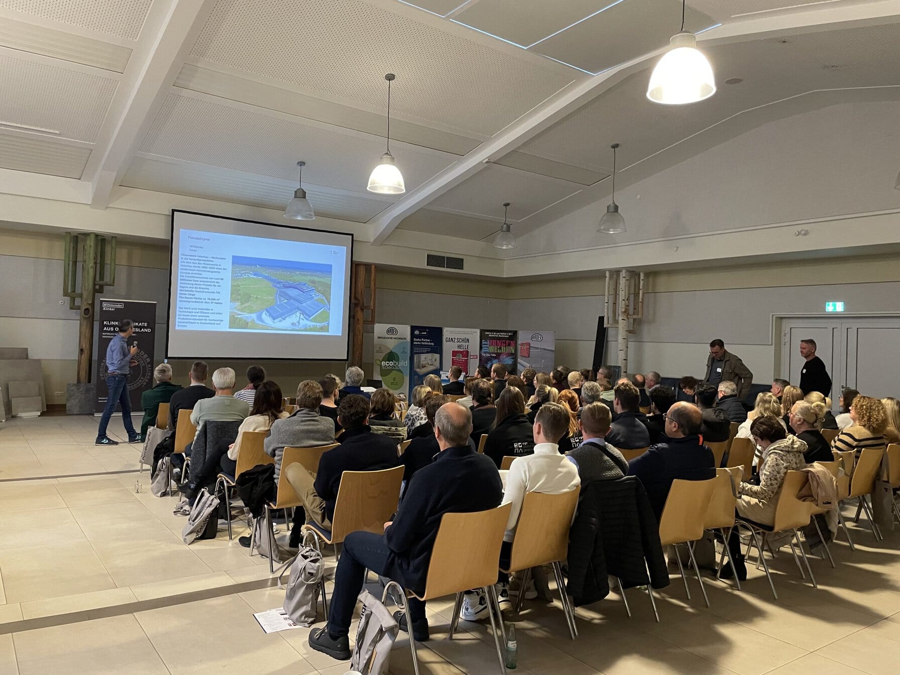 Der 1. Vertrag wurde von Porcelaingres (Fliesenhersteller aus Vetschau) übernommen. Gezeigt wurden u.a. das Betriebsgelände und Details zur Produktion.