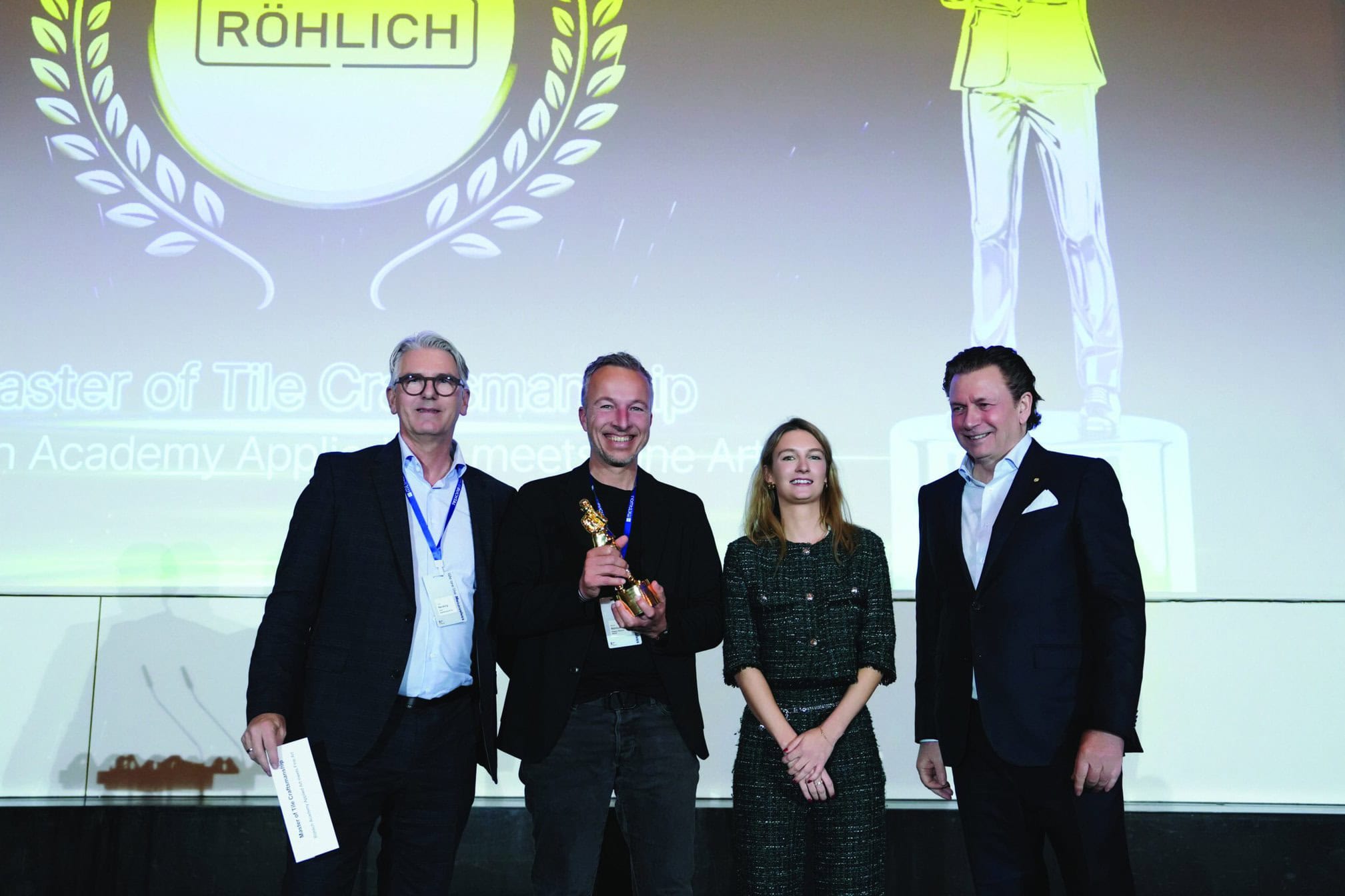 Uwe Reinking, Martin Röhlich, Rachel Wolf und Tom Wolf (v.l.n.r.) freuen sich überdie Verleihung des Walter Gropus Preises an die Firma Fliesen Röhlich.