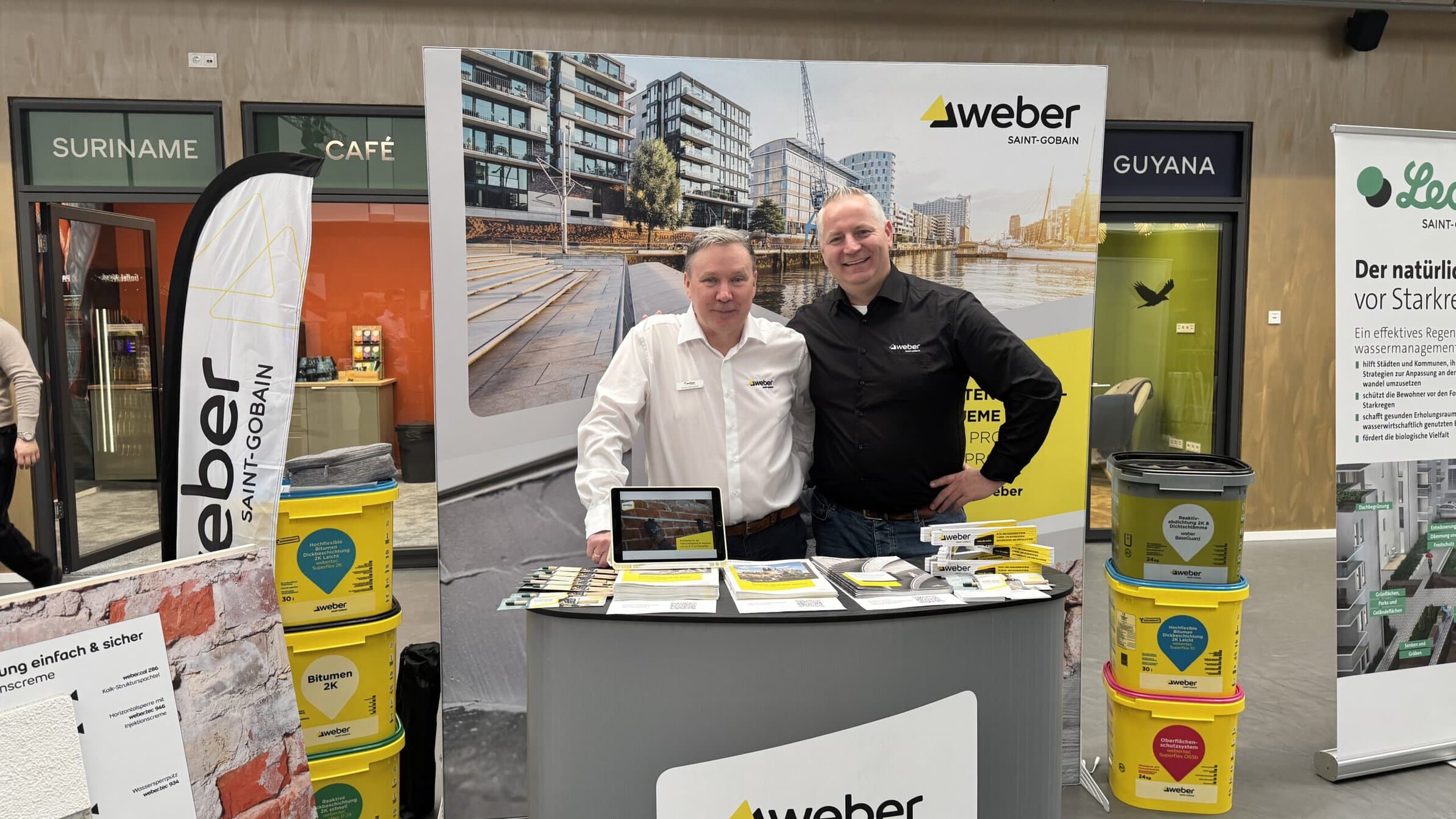 Weber stellte mit weber.tec Superflex D24 und dem Kellerinnensanierungs-System seine Lösungen für klimaresilientes Bauen der Zukunft vor.