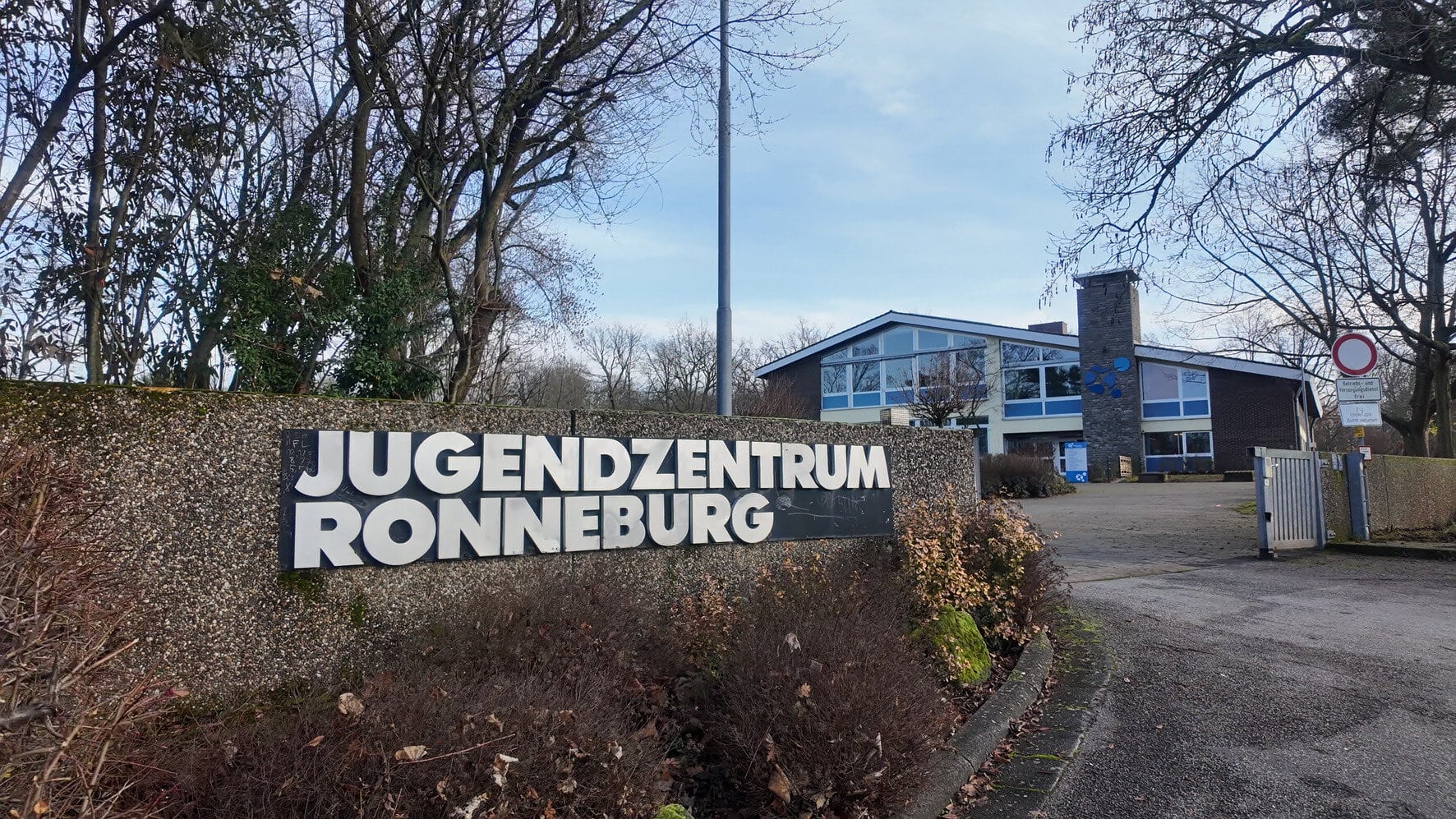 Das Jugend- und Freizeitzentrum Ronneburg im hessischen Main-Kinzig-Kreis ist eine kommunale Einrichtung und ein wichtiger Anlaufpunkt für Freizeit, Sport und Begegnung in der Region.