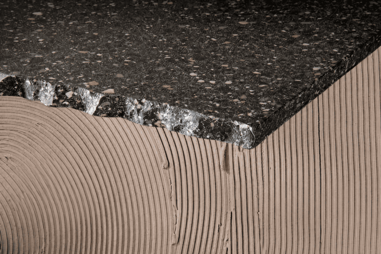 Für heute gemacht, für morgen gedacht: Ardex Circutec und Cradle-to-Cradle-Fliesen von Fiandre ergeben zusammen ein kreislauffähiges System – mitzuerleben am 2. Juli im Bauwendehof Düsseldorf. / Foto: Michael Spohr