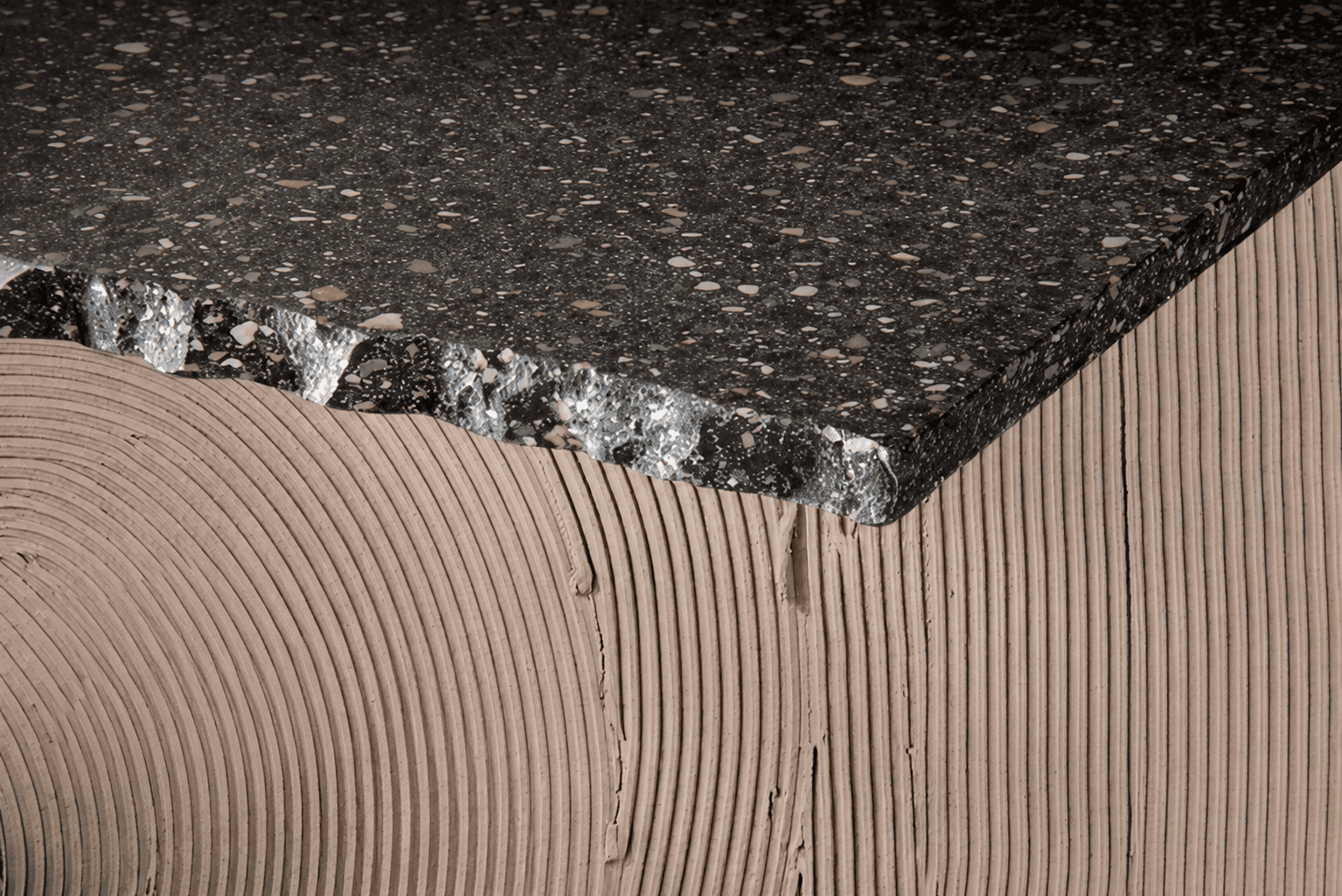 Für heute gemacht, für morgen gedacht: Ardex Circutec und Cradle-to-Cradle-Fliesen von Fiandre ergeben zusammen ein kreislauffähiges System – mitzuerleben am 2. Juli im Bauwendehof Düsseldorf. / Foto: Michael Spohr