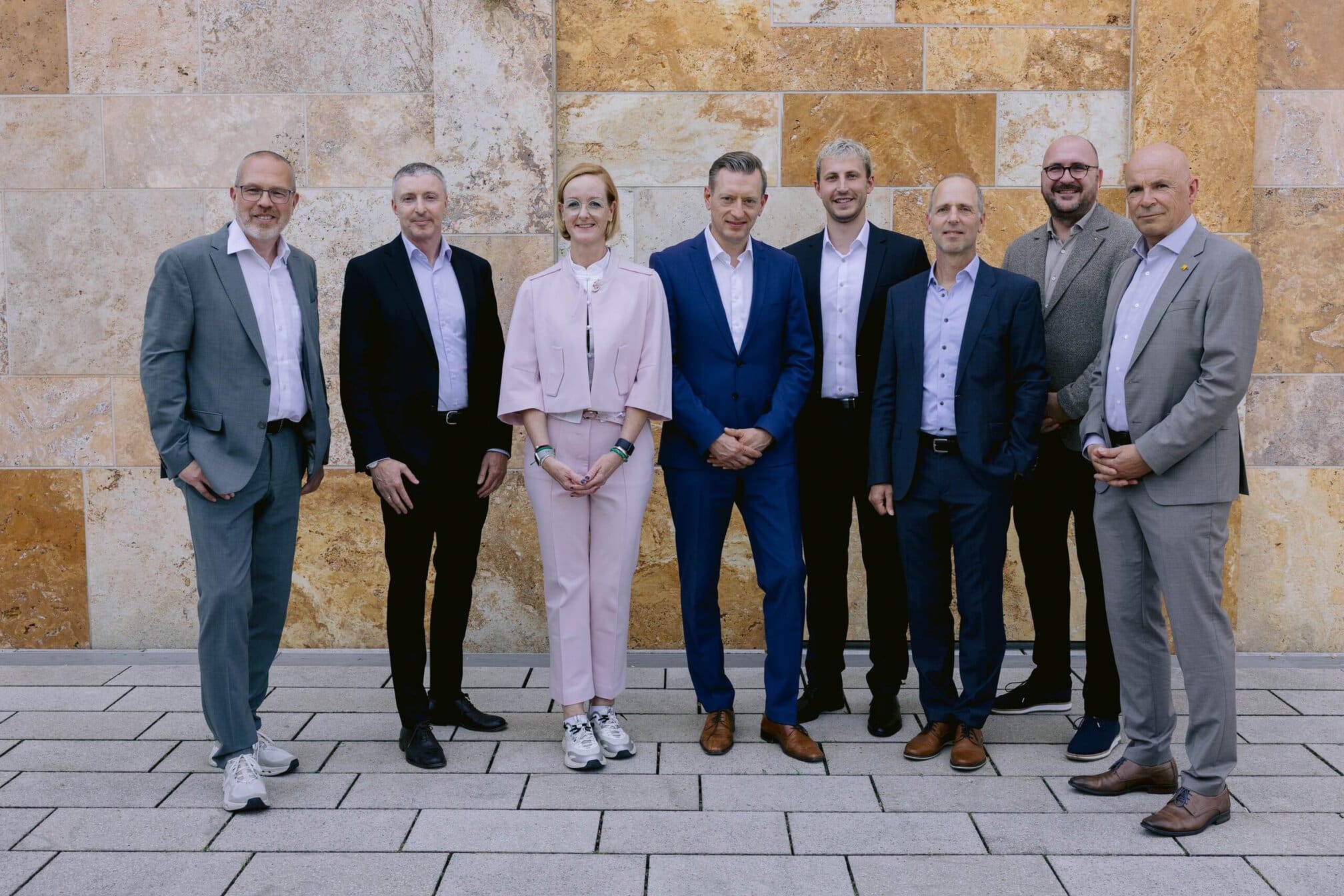 Der neue Aufsichtsrat (v. l.): Gerhard Hornung (Region Mitte), Mag. Thomas Mayr (Österreich), Anke Fink-Stauf (Region Rheinland), Torsten Hamann (Region Ost), Ulrich Bückle (Region Süd), Erwin Stang (Region Bayern), Baier (Region Westfalen) und Boy Meesenburg (Region Nord).