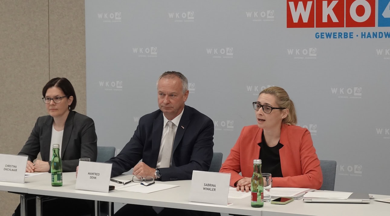Vortragende v. l. n. r.: Christina Enichlmair (KMU Forschung Austria), Manfred Denk (Obmann der Bundessparte Gewerbe und Handwerk in der WKÖ), Sabrina Winkler (Geschäftsführerin der Bundessparte Gewerbe und Handwerk in der WKÖ). Foto: WKÖ