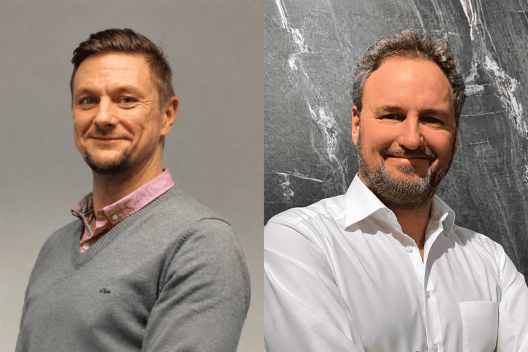 Sehr wahrscheinlich zeigen die beiden Fotos **Sven Strakeljahn und Olaf Schmidt**. Dafür spricht: * Beide werden in der Pressemitteilung als neue Verantwortliche zum 1. September vorgestellt. * Fabian Heinz ist bereits seit Februar für den Süden tätig. * Die aktuelle Cerrad-Kontaktseite führt Sven Strakeljahn als Vertriebsleiter Nord und Olaf Schmidt als Key-Account-Manager Nord. [Cerrad-Kontaktseite](https://cerrad.com/de/kontakt-de/) Vermutlich gilt entsprechend der Reihenfolge in der Pressemitteilung und der gelieferten Bilder: * links im grauen Pullover: Sven Strakeljahn * rechts im weißen Hemd: Olaf Schmidt Diese Links-rechts-Zuordnung ist allerdings nicht zweifelsfrei bestätigt, da weder die Bilddateien noch die auffindbaren Veröffentlichungen eine Bildunterschrift enthalten. Für WordPress würde ich daher sicherheitshalber keine Reihenfolge nennen: *Bildunterschrift: Sven Strakeljahn und Olaf Schmidt verstärken den Cerrad-Vertrieb im Norden. Foto: Cerrad*