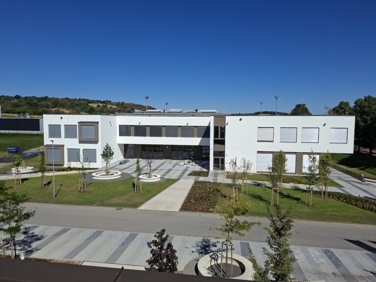Nach 70 Jahren erstrahlt die Keramikschule in Stoob in neuem Glanz. Foto: Ceramico Burgenland GmbH