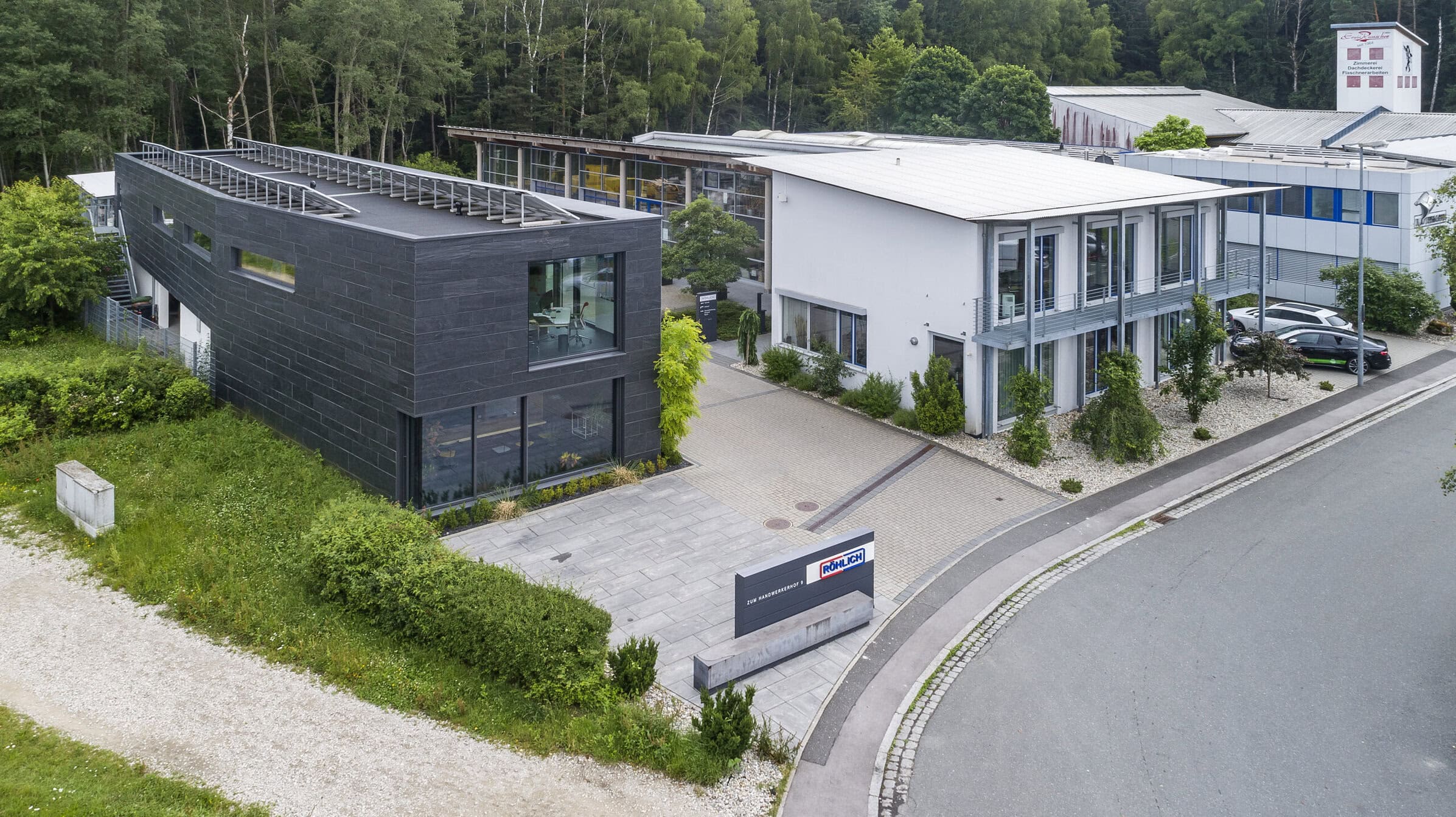 Blick auf die Röhlich UnternehmenszentraleFotos: Fliesen Röhlich