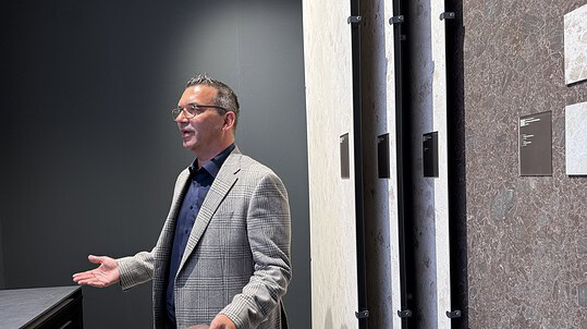 Carsten Schulz, Geschäftsführer der Laminam Deutschland auf der Cersaie 2026 Foto: Alexandra Becker