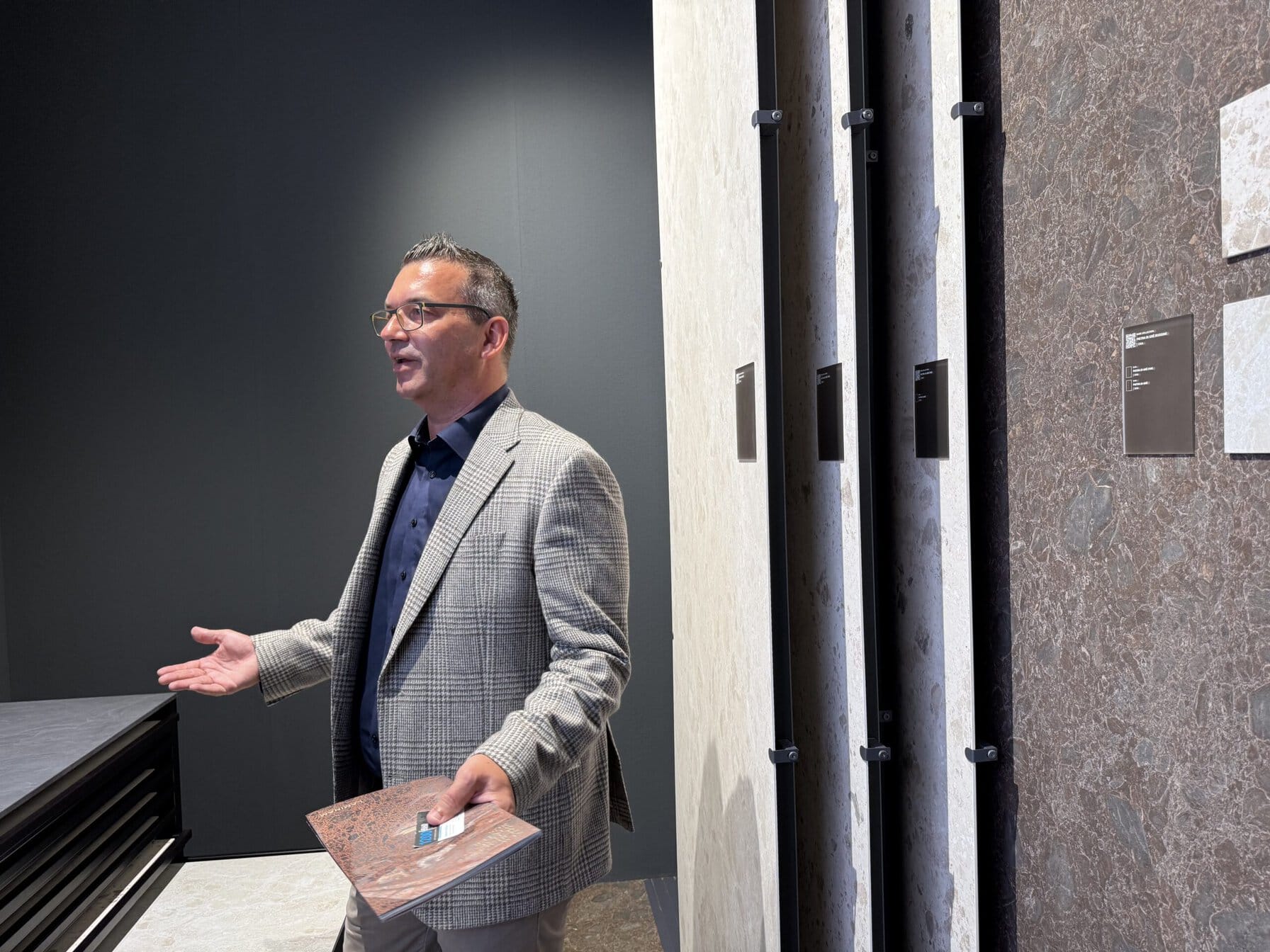 Carsten Schulz, Geschäftsführer der Laminam Deutschland auf der Cersaie 2026 Foto: Alexandra Becker