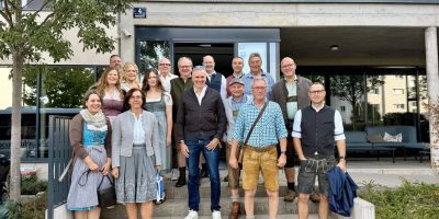 Gruppenfoto kurz vor der Fahrt zum Oktoberfest mit den Teilnehmerinnen und Teilnehmern der 1200Grad Leserreise zu Collomix. Alle Fotos: Redaktion