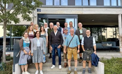 Gruppenfoto kurz vor der Fahrt zum Oktoberfest mit den Teilnehmerinnen und Teilnehmern der 1200Grad Leserreise zu Collomix. Alle Fotos: Redaktion