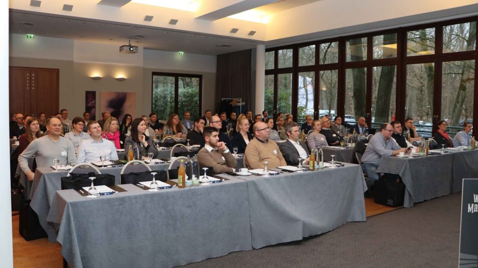 Andreas Friederichs, Bereichsleiter Marketing, informierte im Rahmen der Eurobaustoff Marketing-Tage 2024 über die Bedeutung der Beilage für den stationären Handel. Foto: Eurobaustoff