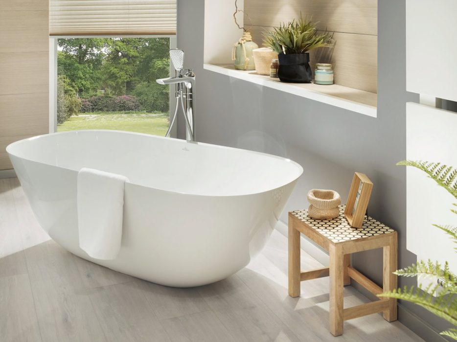 Puristisch modern: Freistehende Badewanne Theano. Foto: Villeroy & Boch