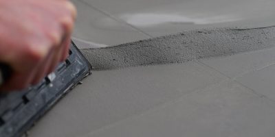 Der neue Fugenmörtel bietet eine erhöhte Farbkonstanz und sorgt für ein gleichmäßiges Fugenbild – unabhängig von der Wasseraufnahme des jeweiligen Belags.