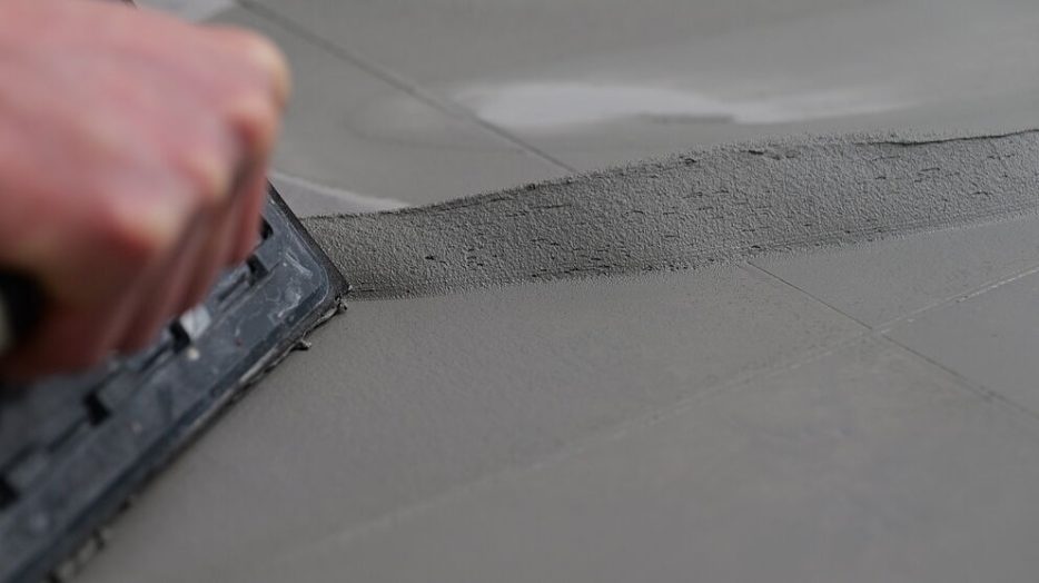 Der neue Fugenmörtel bietet eine erhöhte Farbkonstanz und sorgt für ein gleichmäßiges Fugenbild – unabhängig von der Wasseraufnahme des jeweiligen Belags.