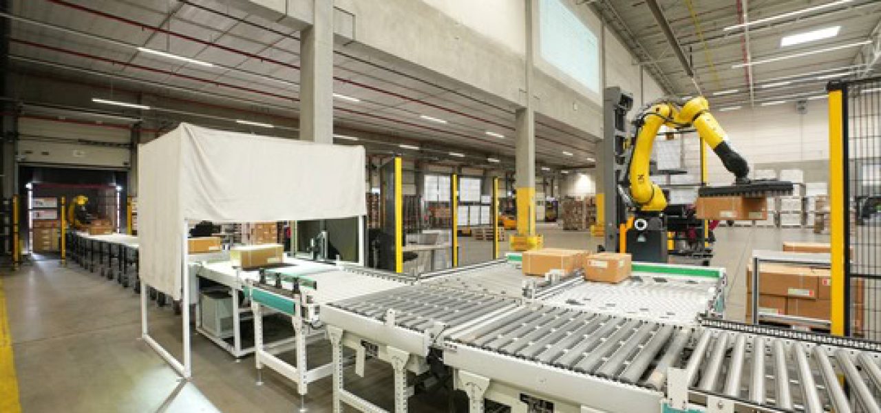 Die Rocky-Roboter im Bauhaus Import- und Zentrallager in Krefeld. Foto: Bauhaus AG.
